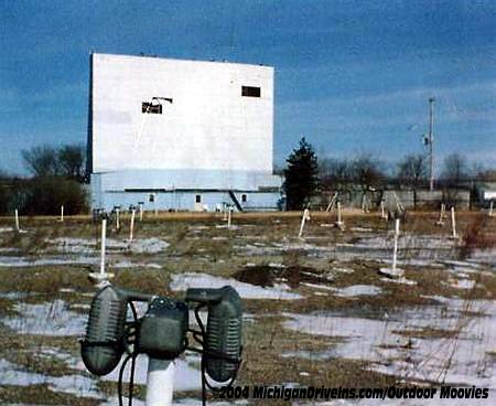 Skyway Drive-In Theatre - Skyway Screen Speakers 1987 Courtesy Outdoor Moovies